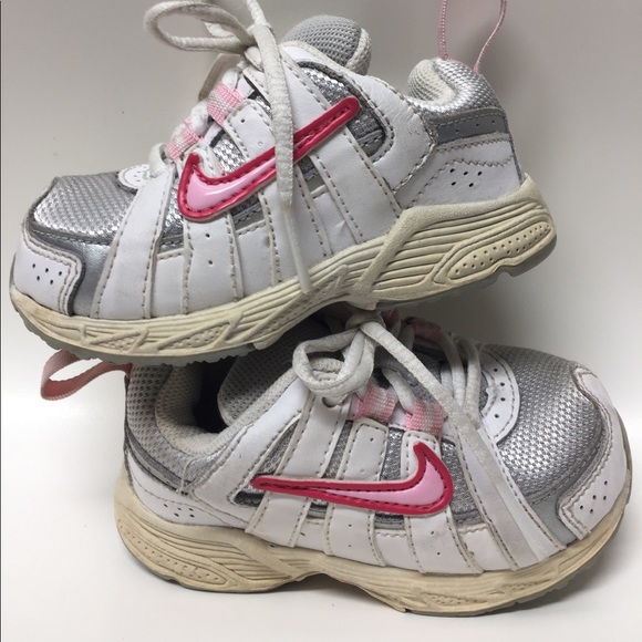 nike wide baby shoes